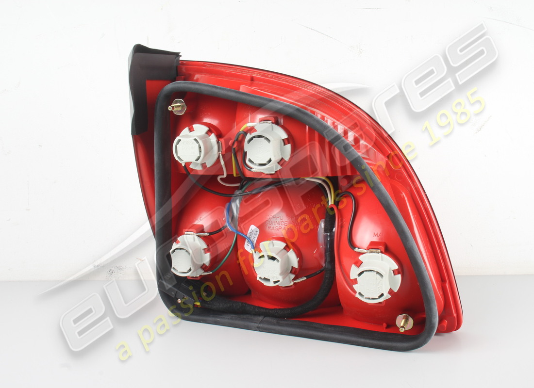 nuovo maserati fanale posteriore sinistro spider. numero parte 186687 (2)