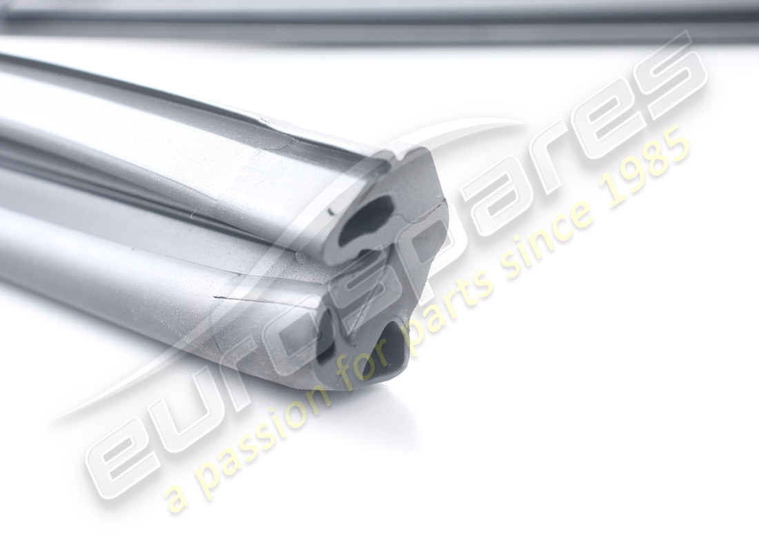 NUOVA FERRARI GUARNIZIONE CAPOTE ANTERIORE. NUMERO PARTE 80458300 (3) nuova ferrari guarnizione capote anteriore. numero parte 80458300 (3)