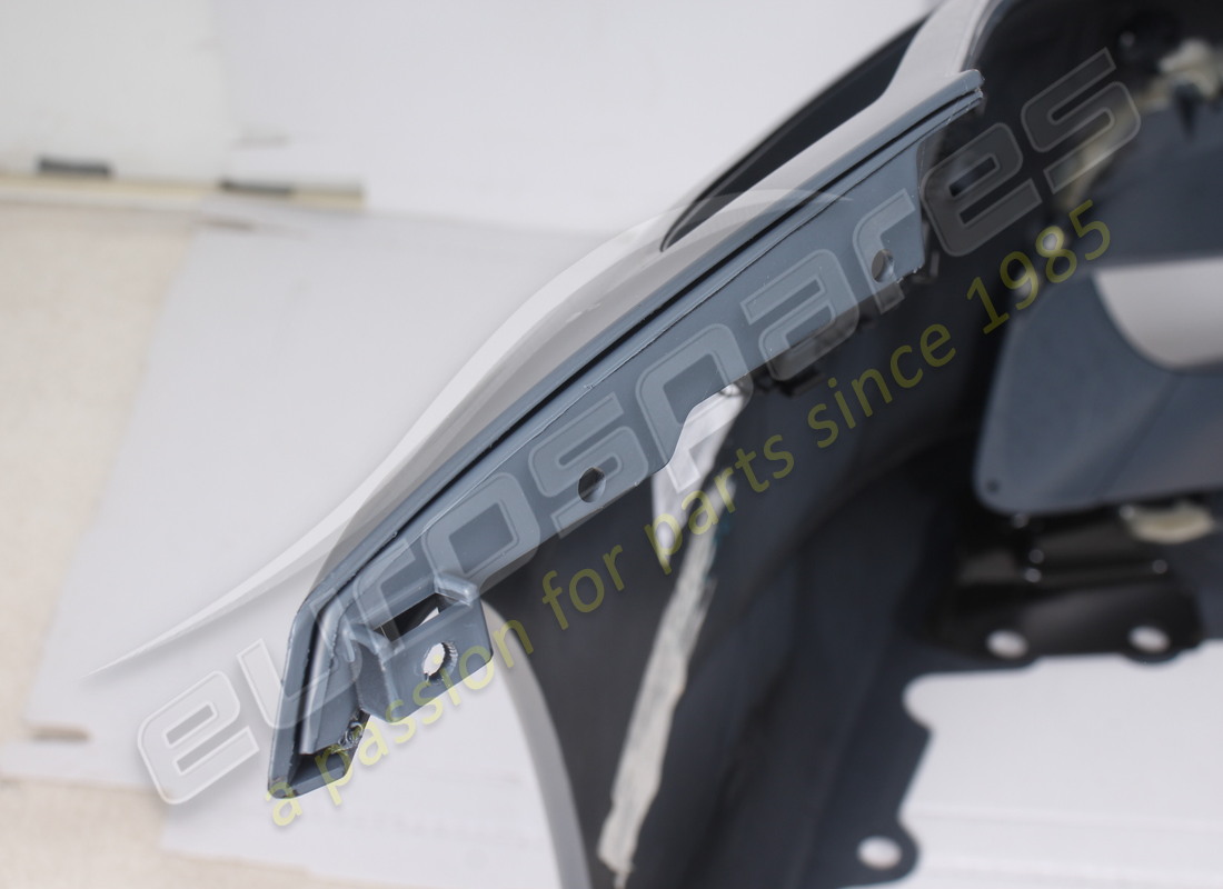 nuovo paraurti anteriore ferrari. numero parte 83104710 (4)
