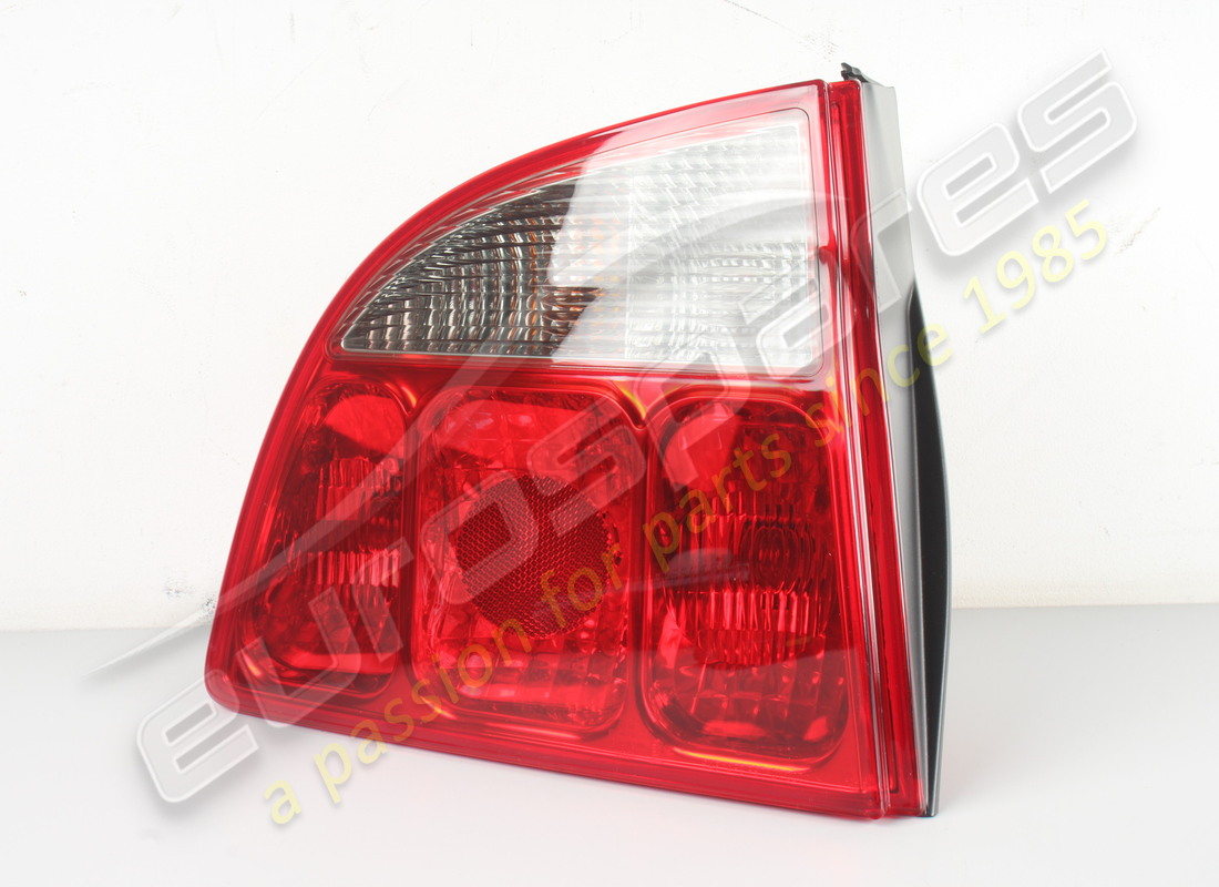 nuovo maserati fanale posteriore sinistro spider. numero parte 186687 (1)