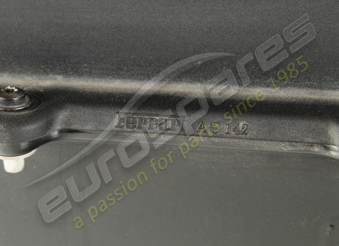 SCATOLA FILTRO ARIA FERRARI USATA COMPLETA. NUMERO PARTE 284707A (2) scatola filtro aria ferrari usata completa. numero parte 284707a (2)