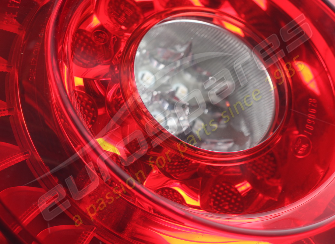 FANALE POSTERIORE DESTRO USATO FERRARI, PARTE MOBILE. NUMERO PARTE 293289 (9) fanale posteriore destro usato ferrari, parte mobile. numero parte 293289 (9)