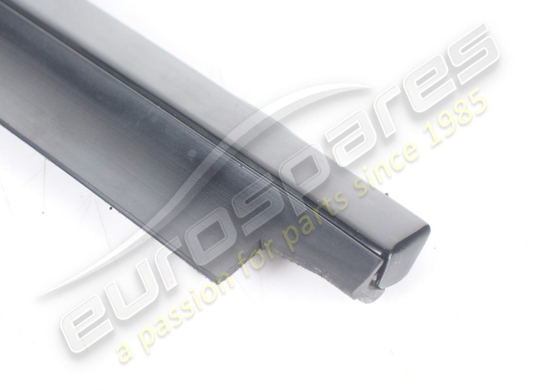 usato ferrari modanatura destra. numero parte 61538900 (3)