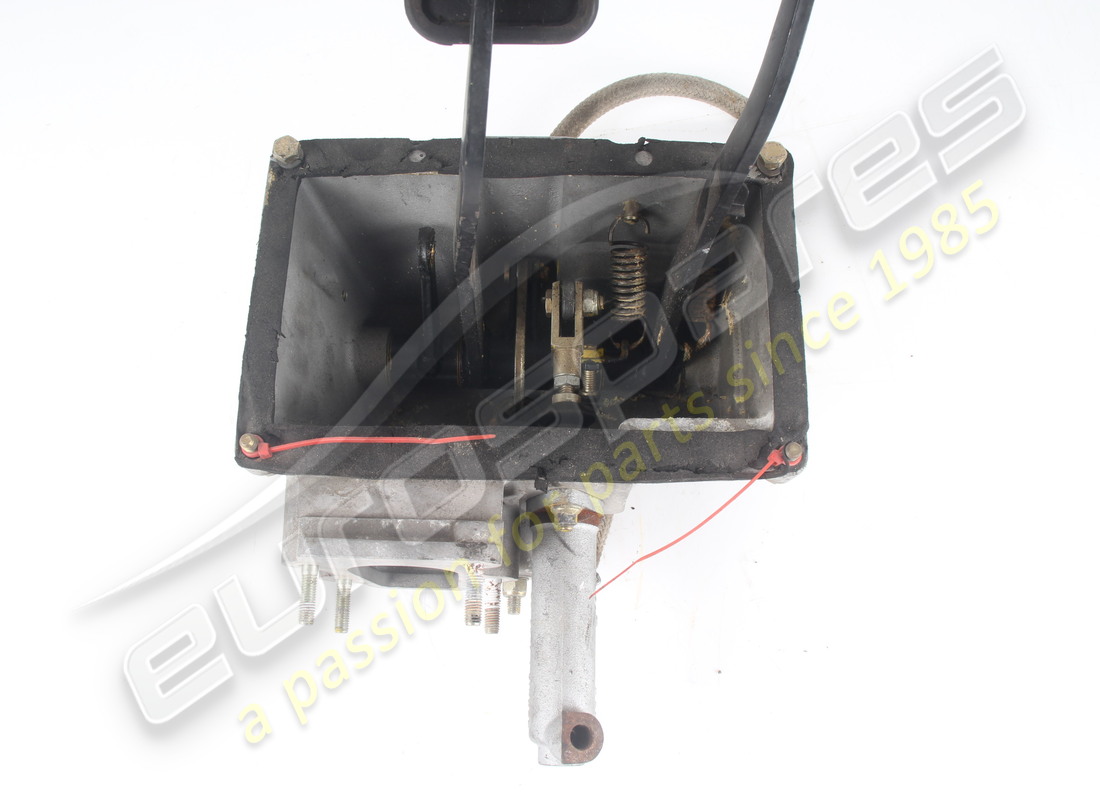 USATO FERRARI SUPPORTO PEDALE LHD NUMERO PARTE 144761 (4) usato ferrari supporto pedale lhd numero parte 144761 (4)