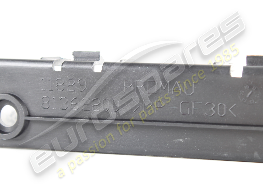 NUOVO FERRARI FISSAGGIO RIVESTIMENTO SOTTOPORTA SX B. NUMERO PARTE 81362200 (5) nuovo ferrari fissaggio rivestimento sottoporta sx b. numero parte 81362200 (5)