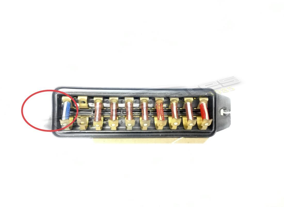 SCATOLA FUSIBILI Ferrari USATA. NUMERO PARTE 116602 (1)