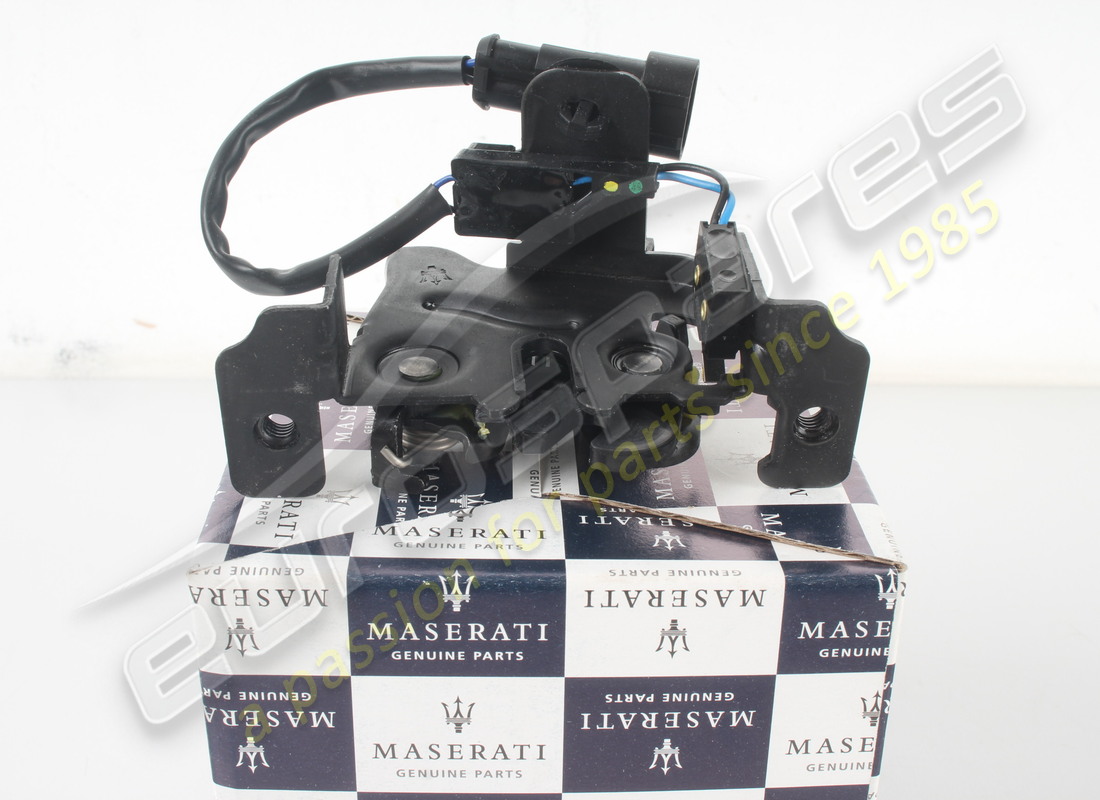nuova maserati serratura del cofano. numero parte 670152938 (4)