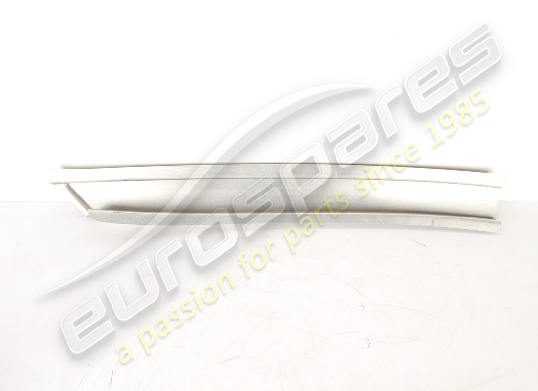 nuovo ferrari scudo pilastro dx. numero parte 68042311 (2)