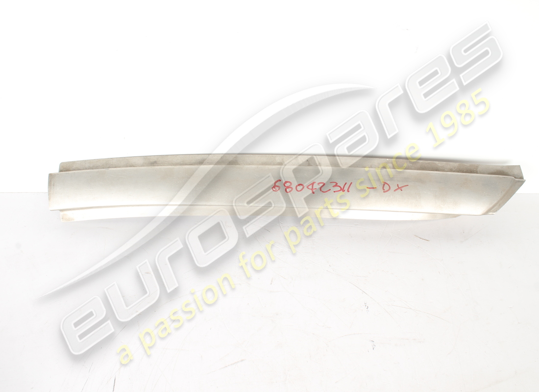 nuovo ferrari scudo pilastro dx. numero parte 68042311 (1)