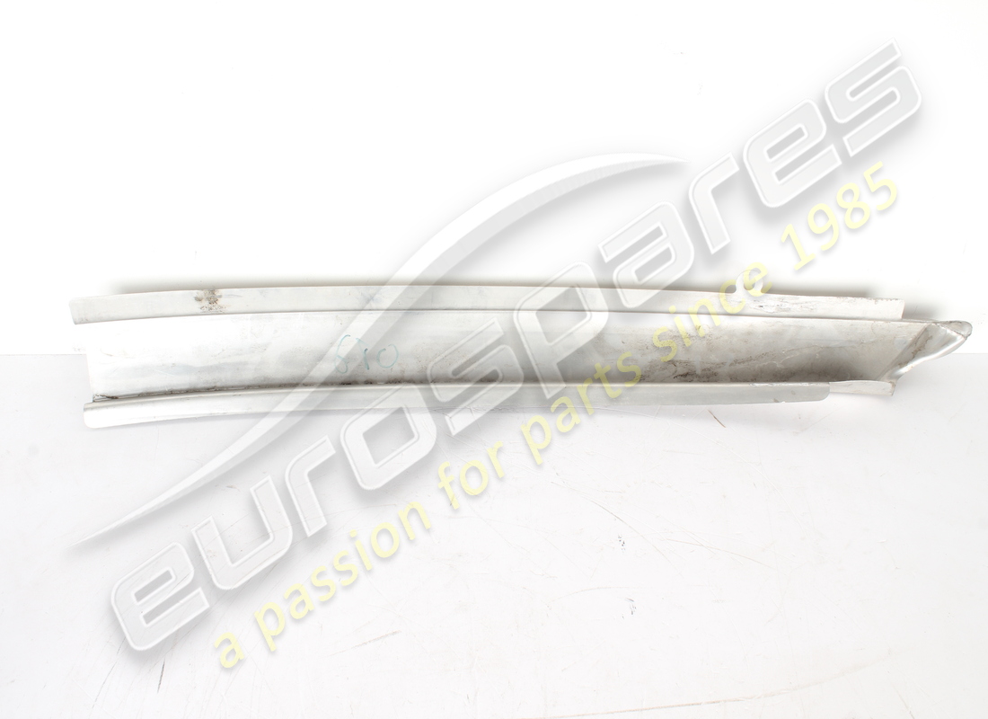 nuovo ferrari scudo pilastro sx. numero parte 68042411 (2)