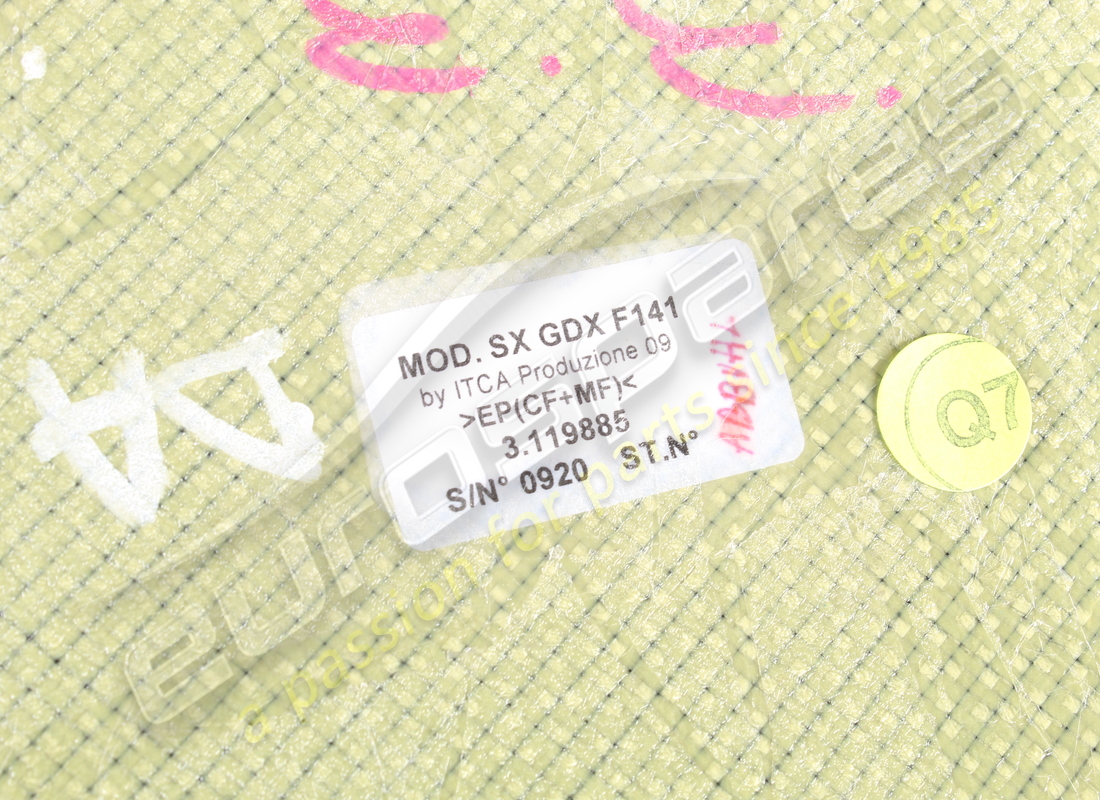 USATO FERRARI STAMPAGGIO DX -VERSIONE IN CARBONIO. NUMERO PARTE 69374900 (7) usato ferrari stampaggio dx -versione in carbonio. numero parte 69374900 (7)