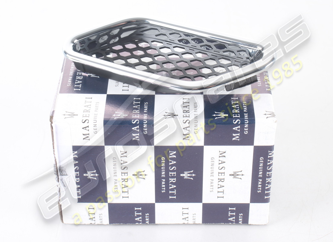 nuova maserati griglia di presa d'aria dx. numero parte 68265300 (1)