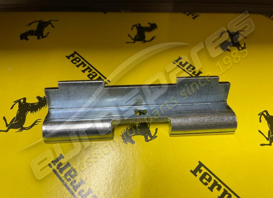 nuova parentesi ferrari. numero parte 62573400 (3)