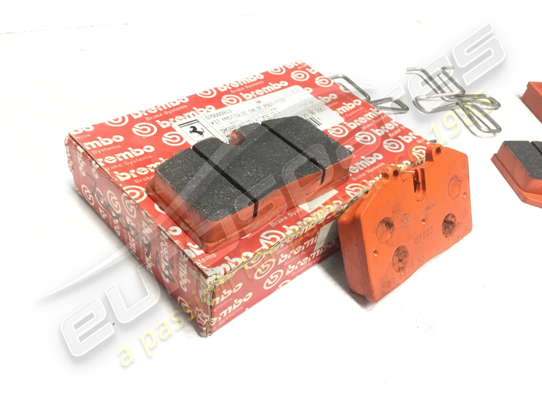 nuovo ferrari set pastiglie posteriori valido per fiorano. numero parte 70000913 (3)