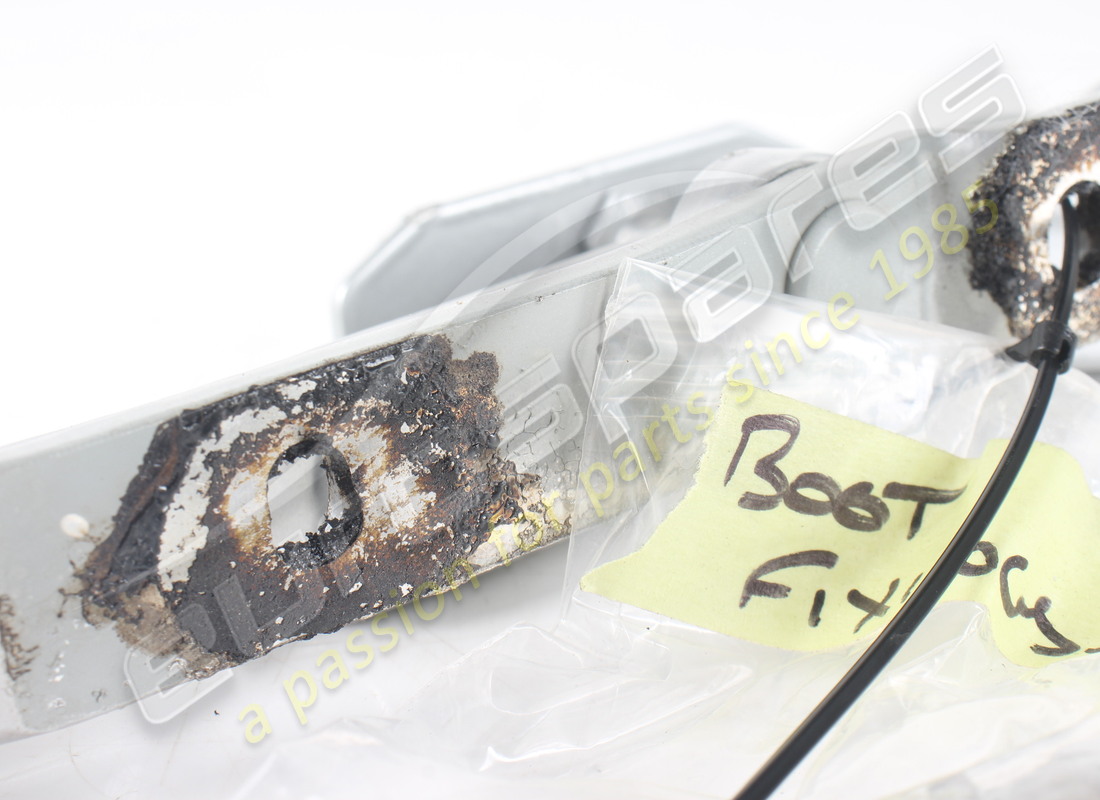 cerniera coperchio sinistra ferrari usata. numero parte 63143100 (3)