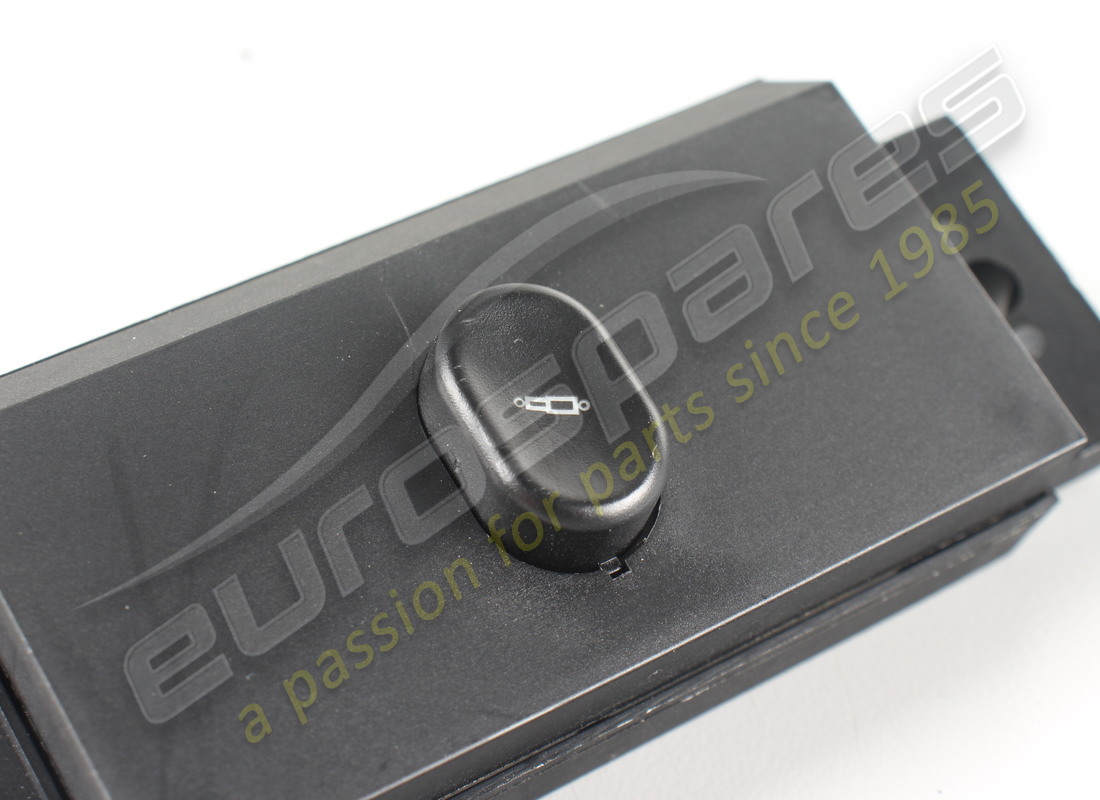 NUOVO MASERATI PANNELLO PULSANTI SOLO PER SOSPENSIONE. NUMERO PARTE 372980117 (2) nuovo maserati pannello pulsanti solo per sospensione. numero parte 372980117 (2)