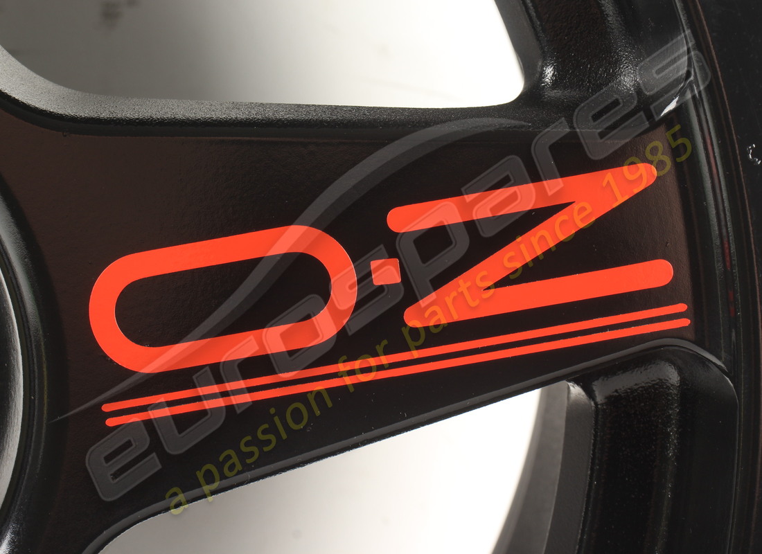 nuova ruota anteriore ferrari - oz racing (9jx17''). numero parte a2082 (2)