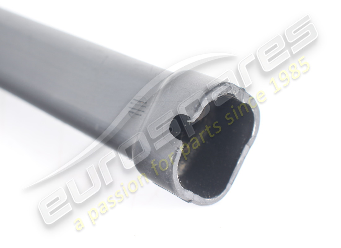 TUBO DI SCARICO DELL'ACQUA USATO LAMBORGHINI. NUMERO PARTE 4T7825597 (2) tubo di scarico dell'acqua usato lamborghini. numero parte 4t7825597 (2)