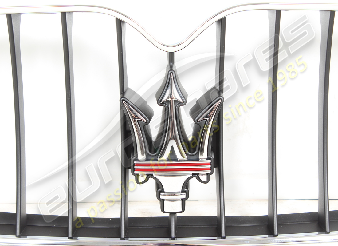 nuovo maserati griglia paraurti nera con cornice cromata (tipo sensore di parcheggio). numero parte 81256000 (3)