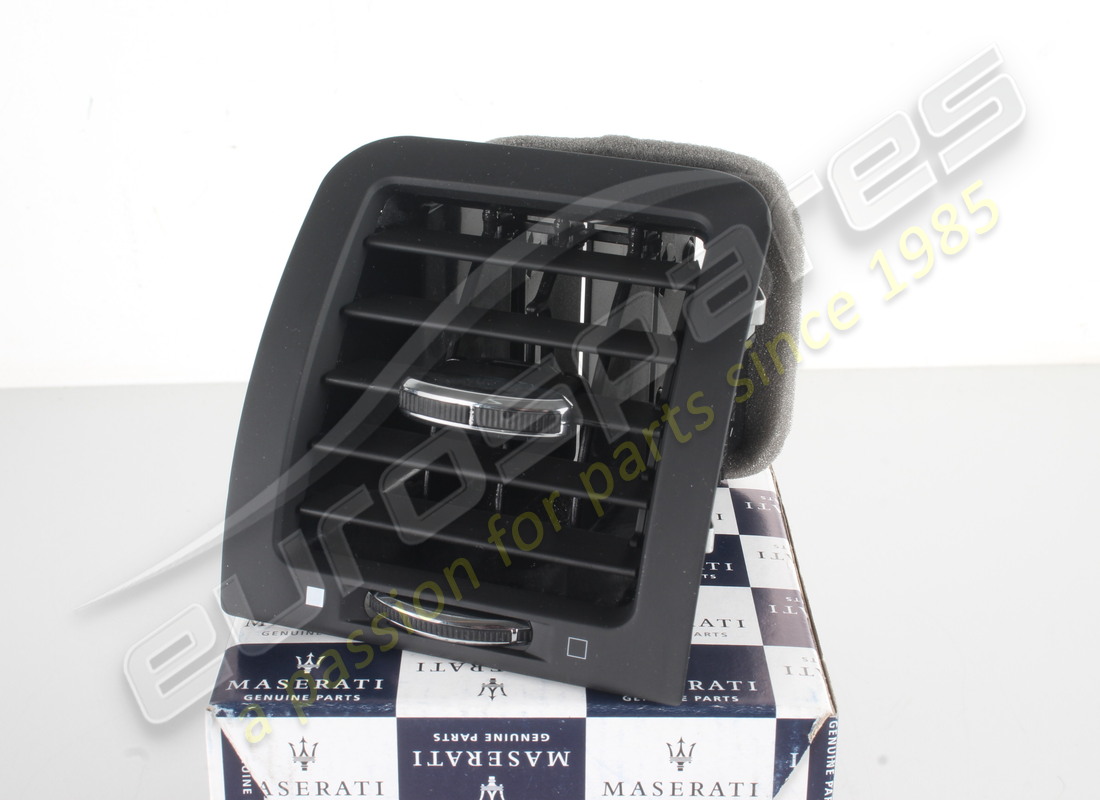 nuova maserati bocchetta lat ds plancia m13. numero parte 68238500 (3)