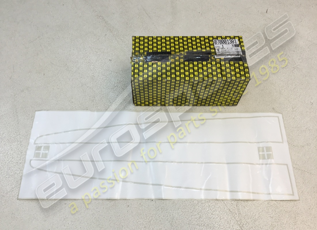nuova ferrari pellicola nera per cofano. numero parte 70001381 (1)