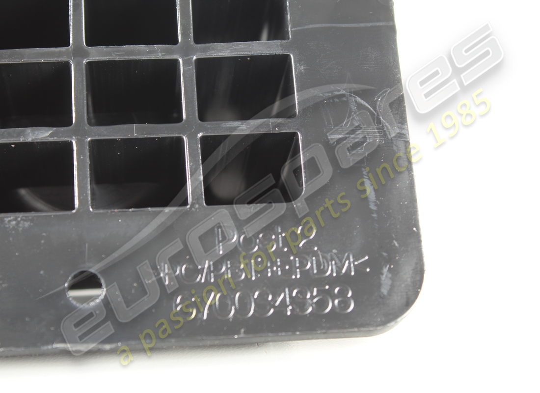 NUOVO MASERATI SUPPORTO POSTERIORE PER SOLLEVAMENTO VEICOLO. NUMERO PARTE 670034358 (2) nuovo maserati supporto posteriore per sollevamento veicolo. numero parte 670034358 (2)