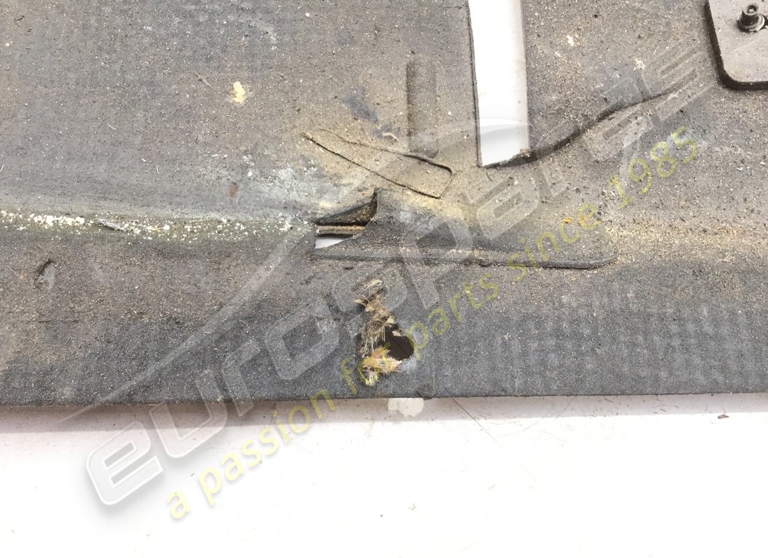 miglioramento del cd lamborghini danneggiato sotto. numero parte 470825210d (2)