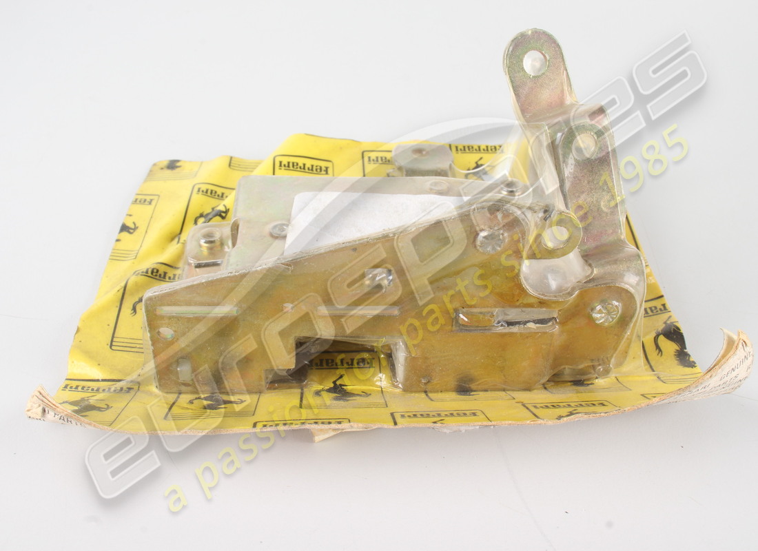 nuova ferrari serratura porta sx. numero parte 61775500 (2)