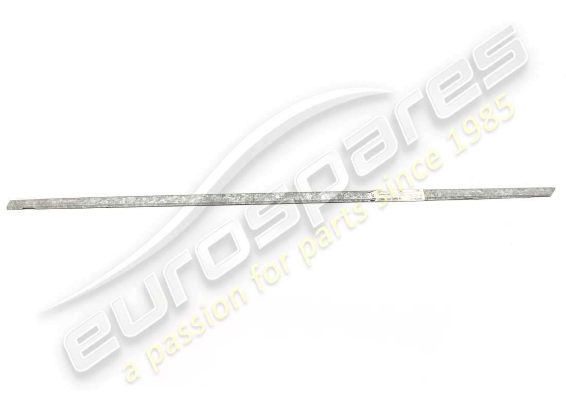 nuova maserati finitura sx. numero parte 327720317 (1)