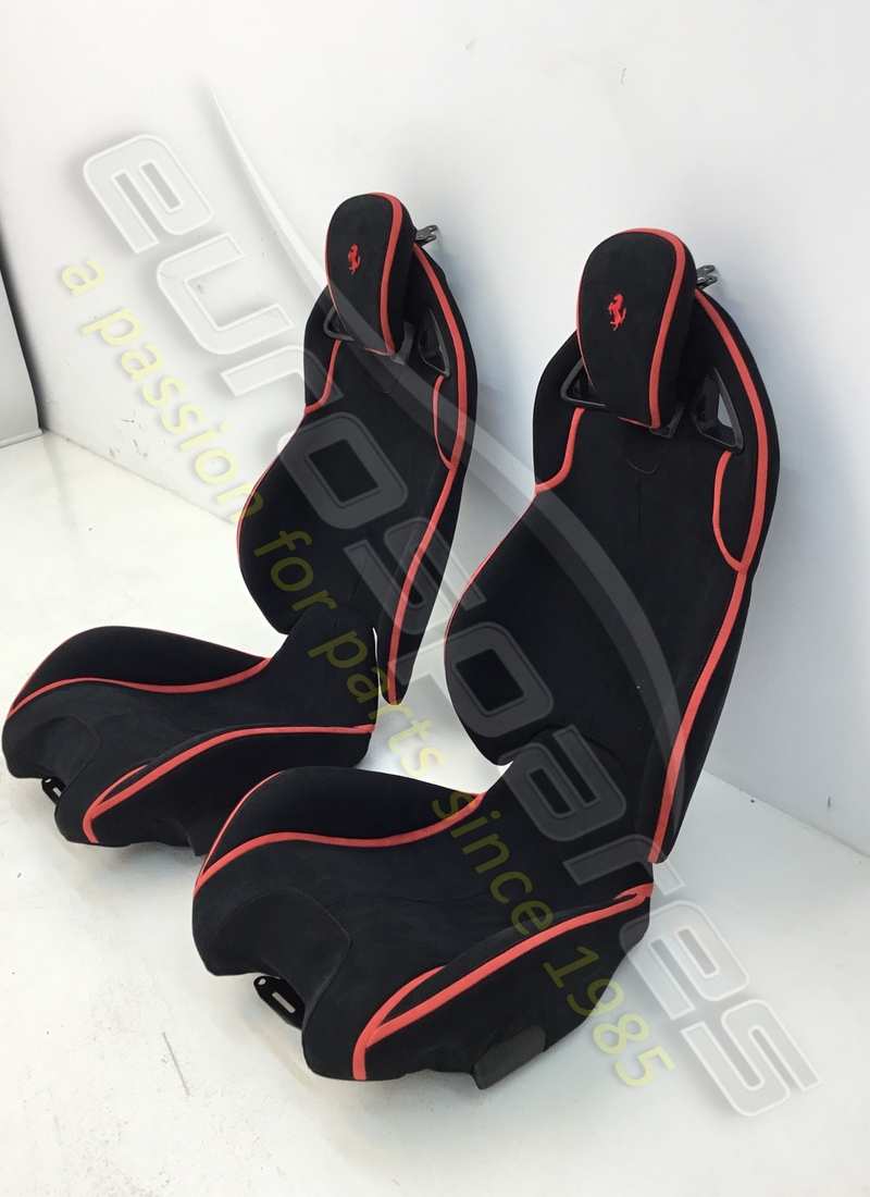 ricondizionato ferrari carbonio posti a sedere (taglia grande). numero parte 85888100pair (2)