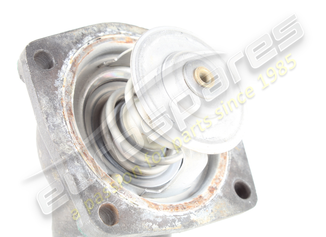 COPERCHIO VALVOLA TERMOSTATO FERRARI USATO. NUMERO PARTE 157565 (2) coperchio valvola termostato ferrari usato. numero parte 157565 (2)
