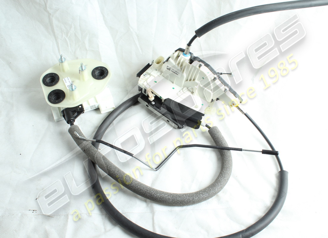 nuova maserati serratura porta anteriore destra. numero parte 670107805 (1)