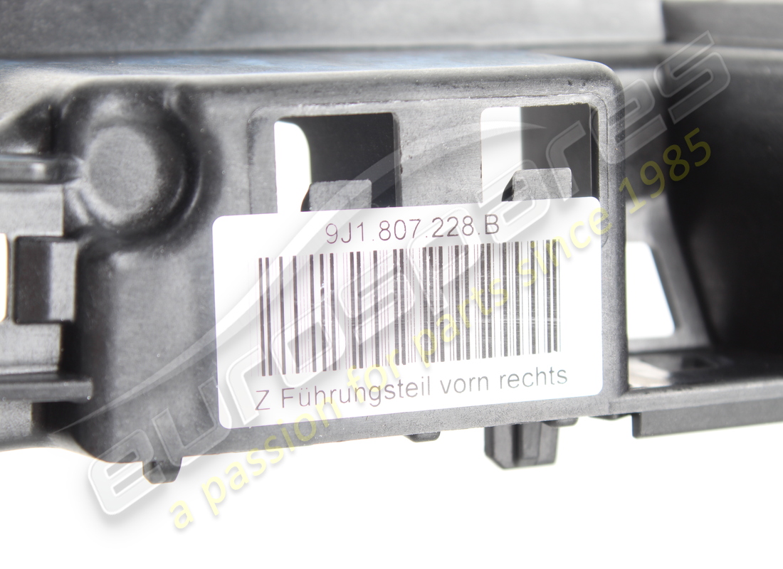 NUOVO PORSCHE SUPPORTO PER COPERTURA PARAURTI. NUMERO PARTE 9J1807228B (3) nuovo porsche supporto per copertura paraurti. numero parte 9j1807228b (3)