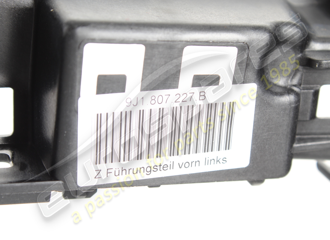 NUOVO PORSCHE SUPPORTO PER COPERTURA PARAURTI. NUMERO PARTE 9J1807227B (4) nuovo porsche supporto per copertura paraurti. numero parte 9j1807227b (4)