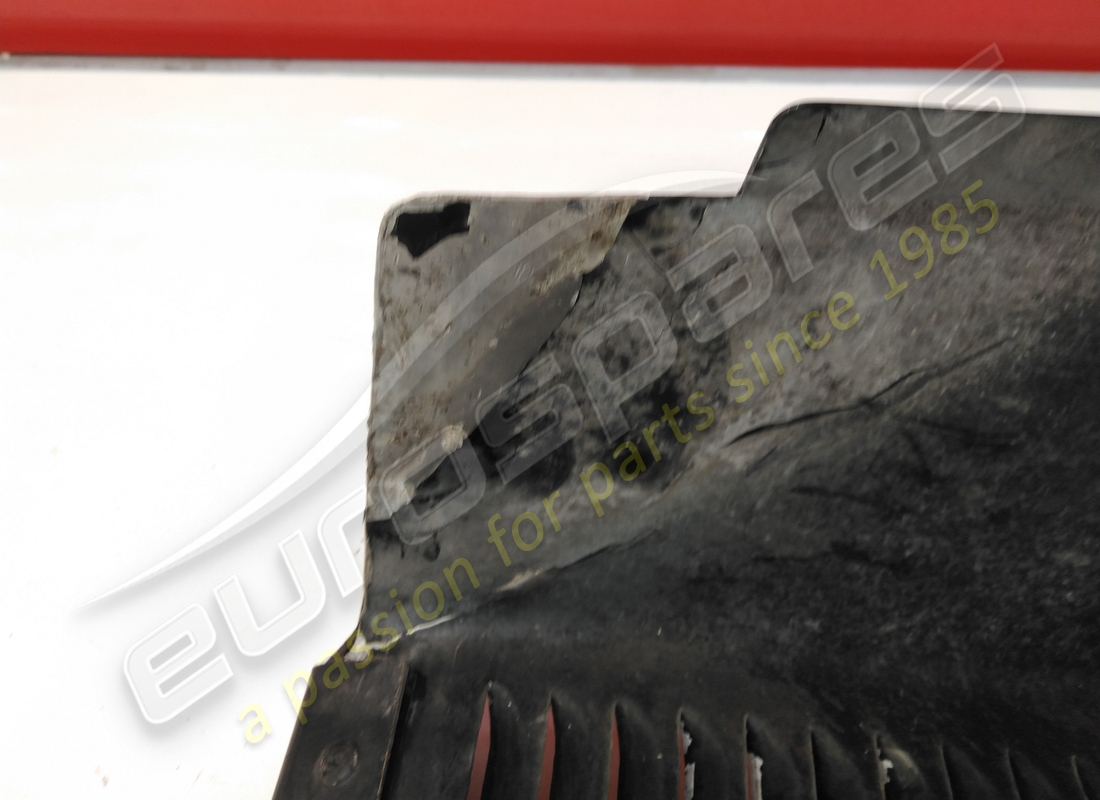 usato ferrari protezione ghiaia posteriore sx. numero parte 64894900 (2)