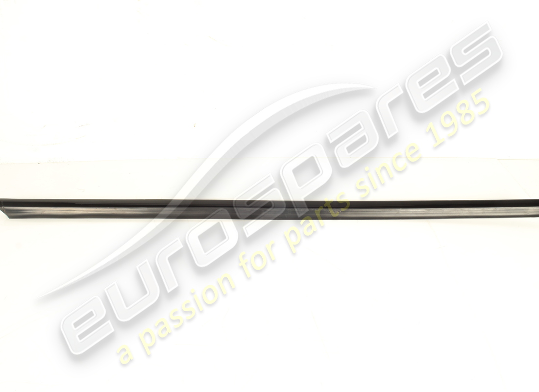 GUARNIZIONE RASCHIATORE VETRO ESTERNO DX USATA Maserati NUMERO PARTE 82076000 (1)