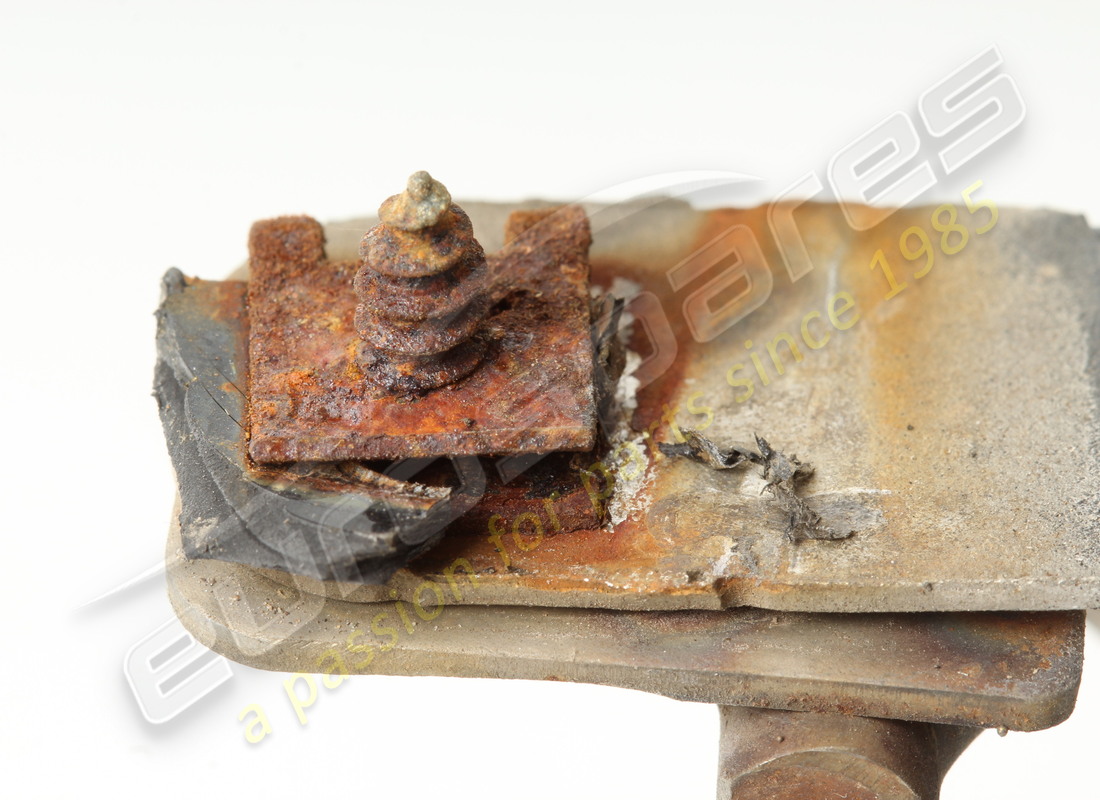 copertura scarico sx usata maserati. numero parte 670104469 (5)