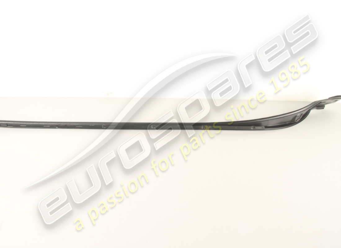 nuova maserati modanatura sx. numero parte 670142160 (4)