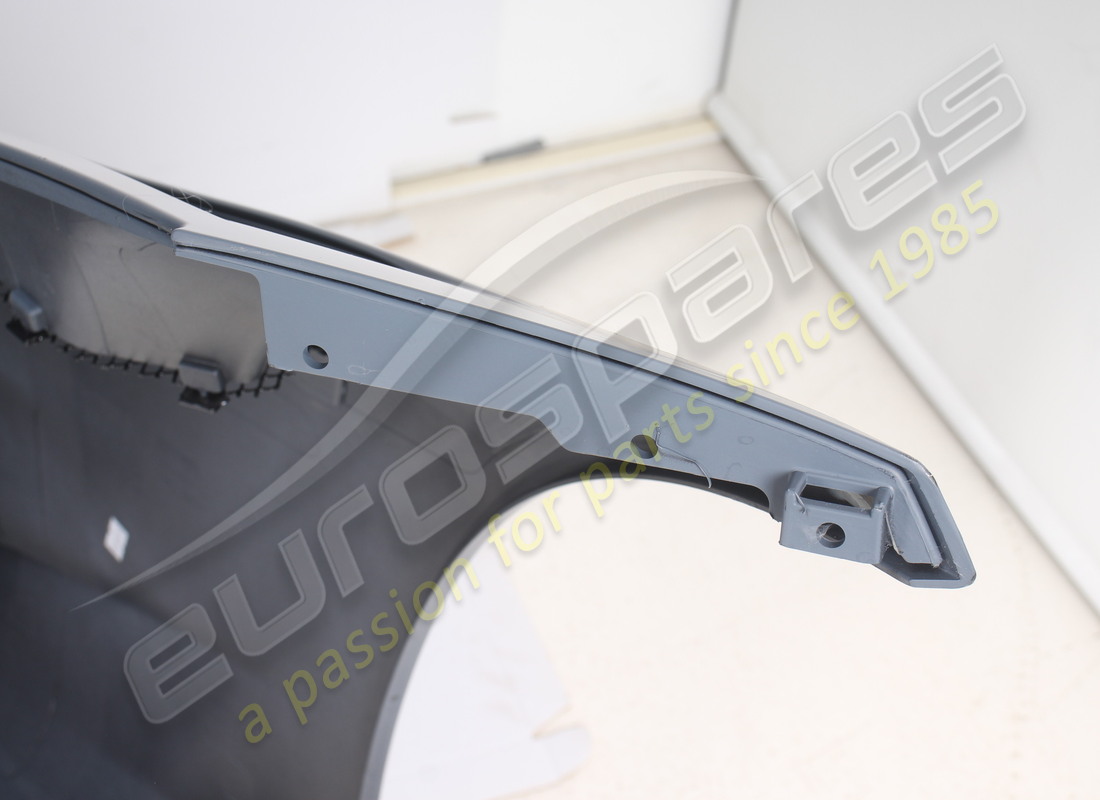 nuovo paraurti anteriore ferrari. numero parte 83104710 (5)