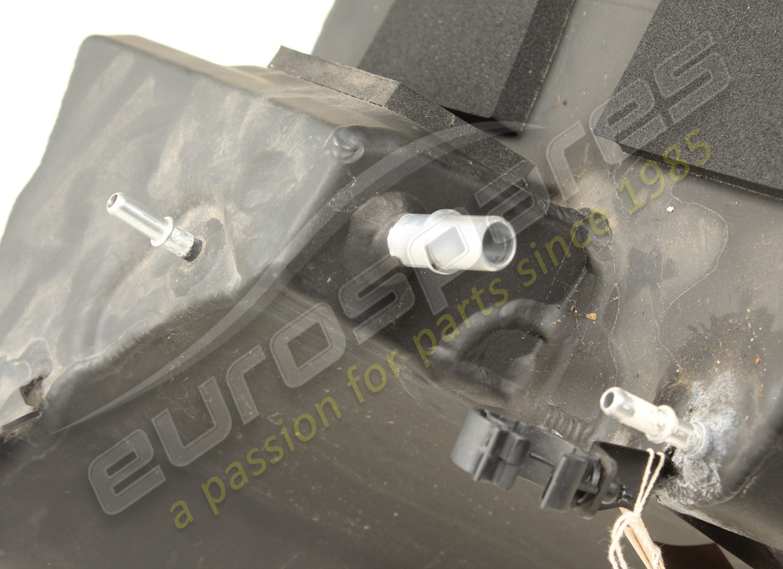 serbatoio carburante sx usato ferrari con tappi e vernice e ammortizzatori di vibrazioni. numero parte 326607 (3)