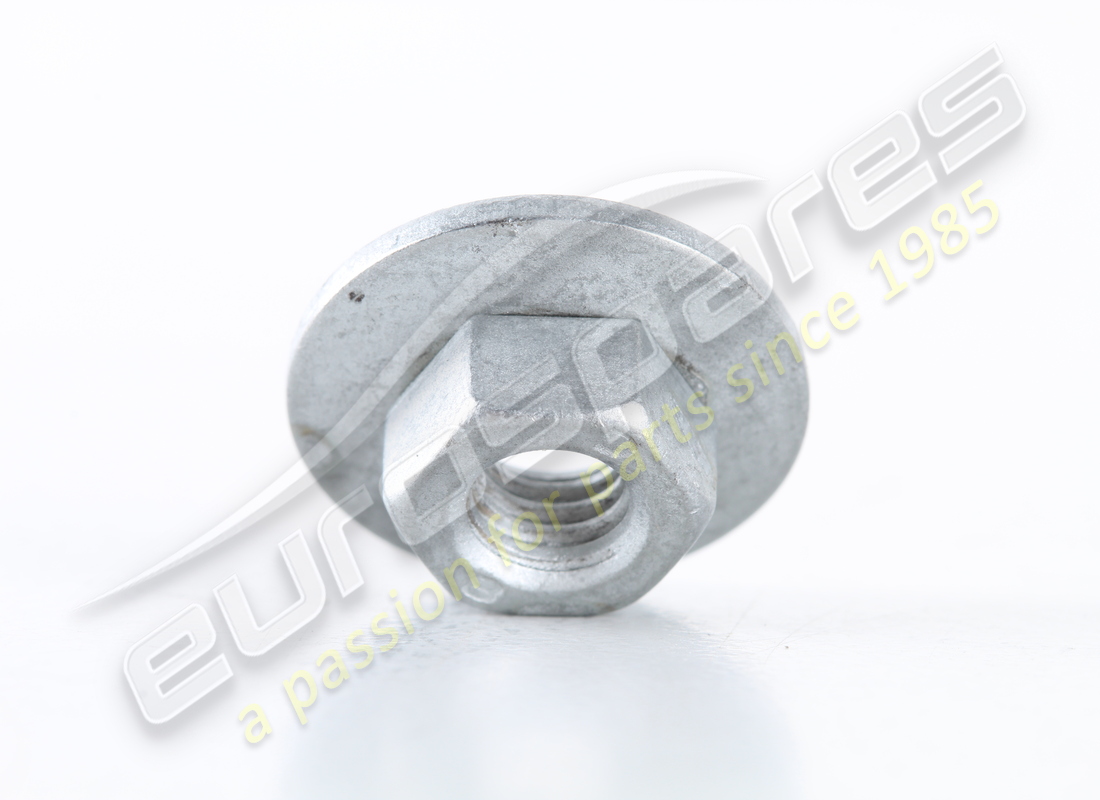 nuovo maserati dado. numero parte 675000093 (1)