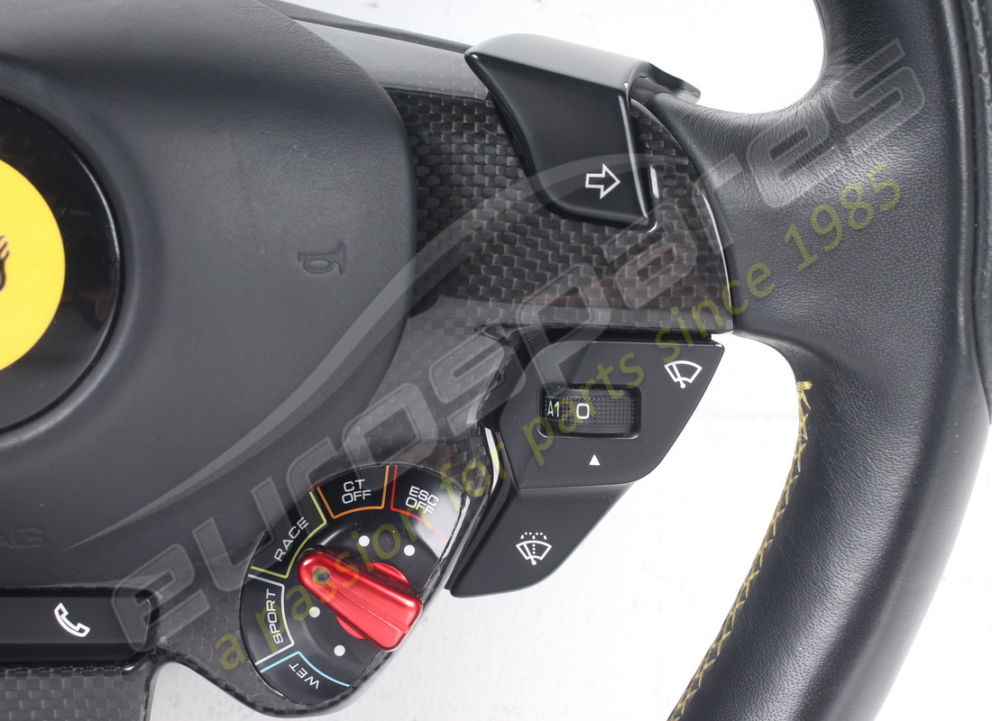 volante completo ferrari usato. numero parte 337540 (5)