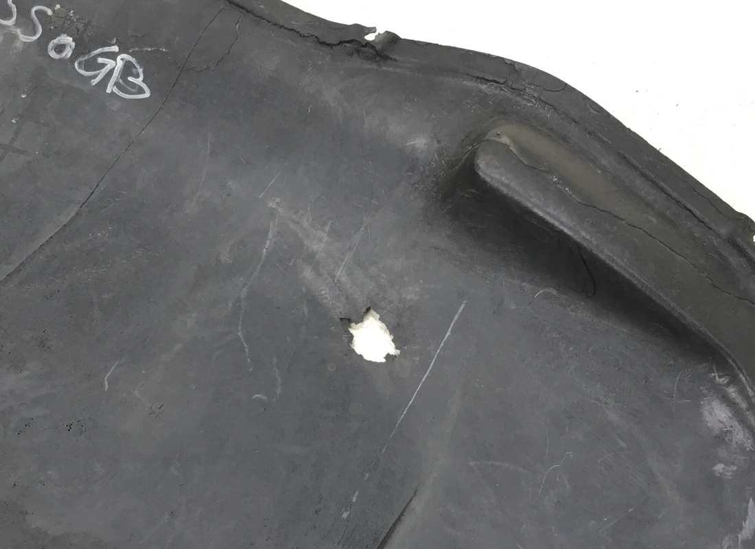 ferrari fondo aereodinamico anteriore danneggiato. numero parte 65663900 (4)