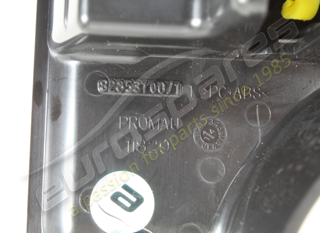 copertura gancio separatore sx usata ferrari. numero parte 82853100 (3)