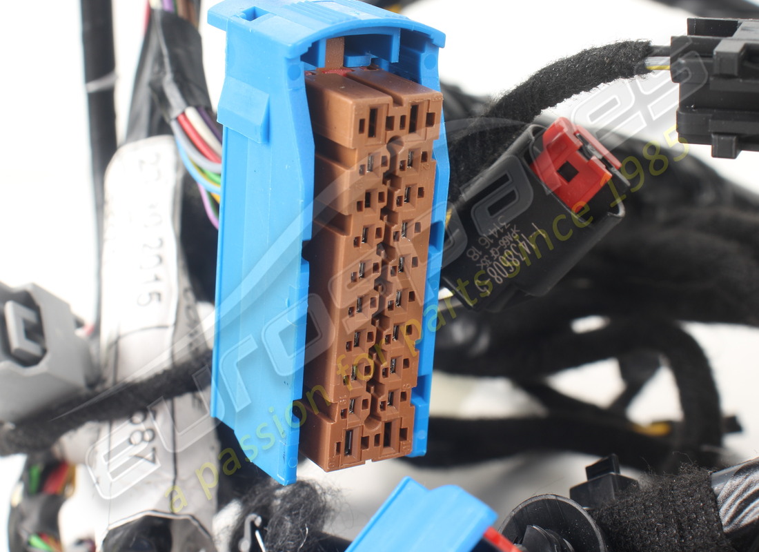 CABLAGGIO CONSOLLE USATO MASERATI. NUMERO PARTE 670038106 (4) cablaggio consolle usato maserati. numero parte 670038106 (4)