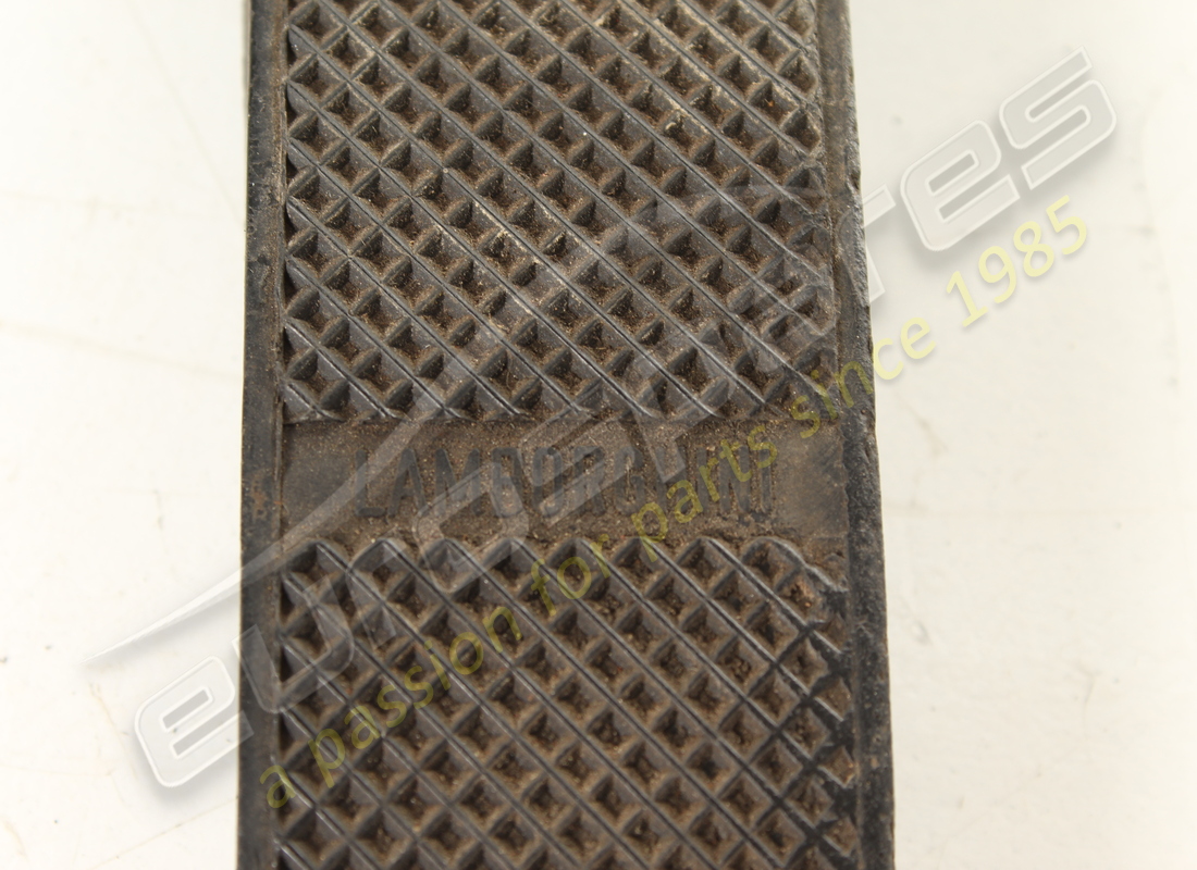 copertura poggiapiedi lamborghini usata. numero parte 004201213 (2)
