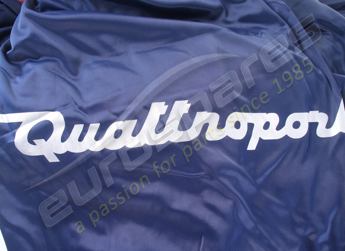 NUOVO MASERATI COPRIAUTO. NUMERO PARTE 81547500 (3) nuovo maserati copriauto. numero parte 81547500 (3)