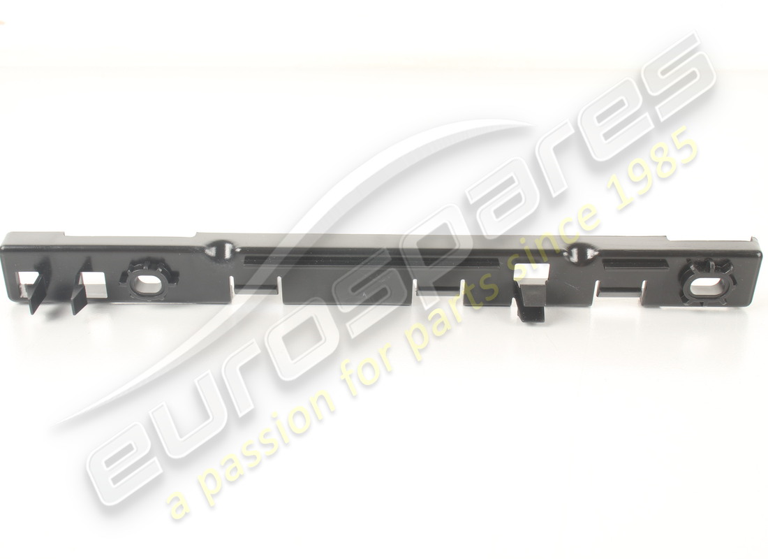 nuovo maserati staffa gonna lato destro. numero parte 670006111 (2)