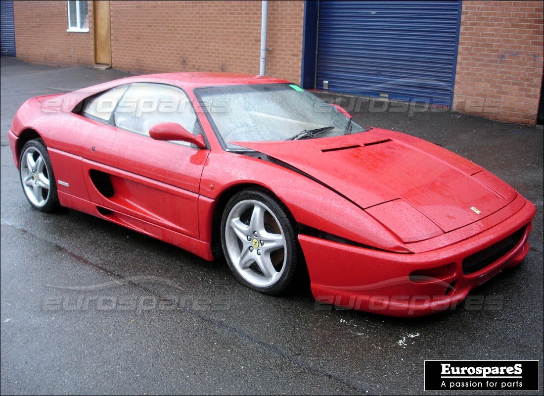 ferrari 355 (5.2 motronic) in preparazione per lo smantellamento presso eurospares