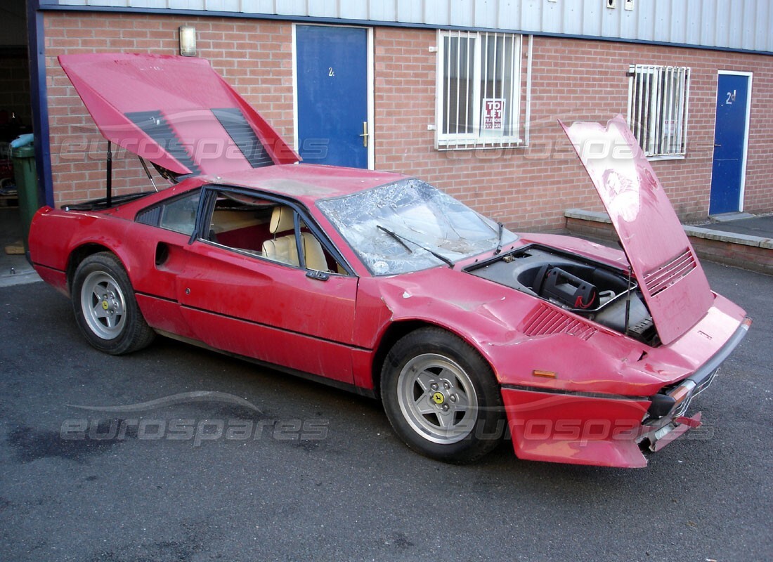 ferrari 308 quattrovalvole (1985) con 29,151 miles, in preparazione per lo smantellamento di #3